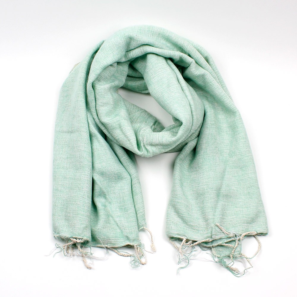 Deze afbeelding heeft een leeg alt-attribuut; de bestandsnaam is sjaal-mintgroen-1.jpg